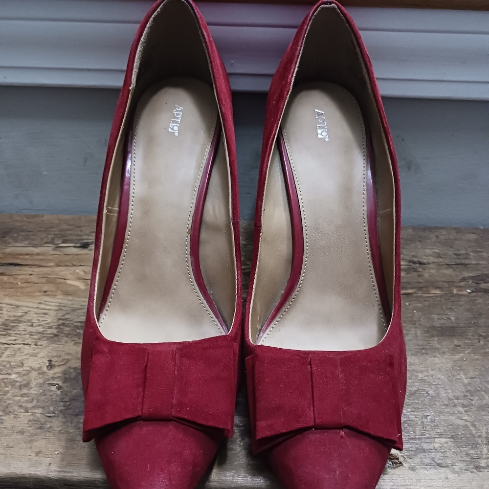 Apt. 9 Red Bow heel size 8 1/2